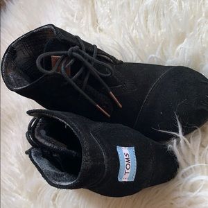 TOMS  Suede